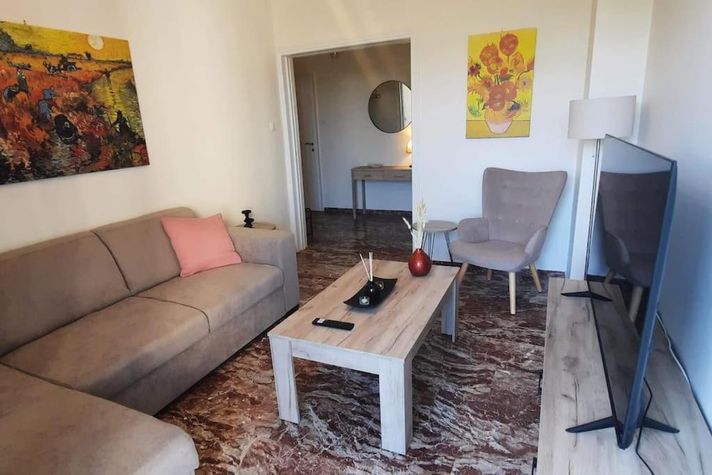Comfort Apartment In The City カラマタ エクステリア 写真
